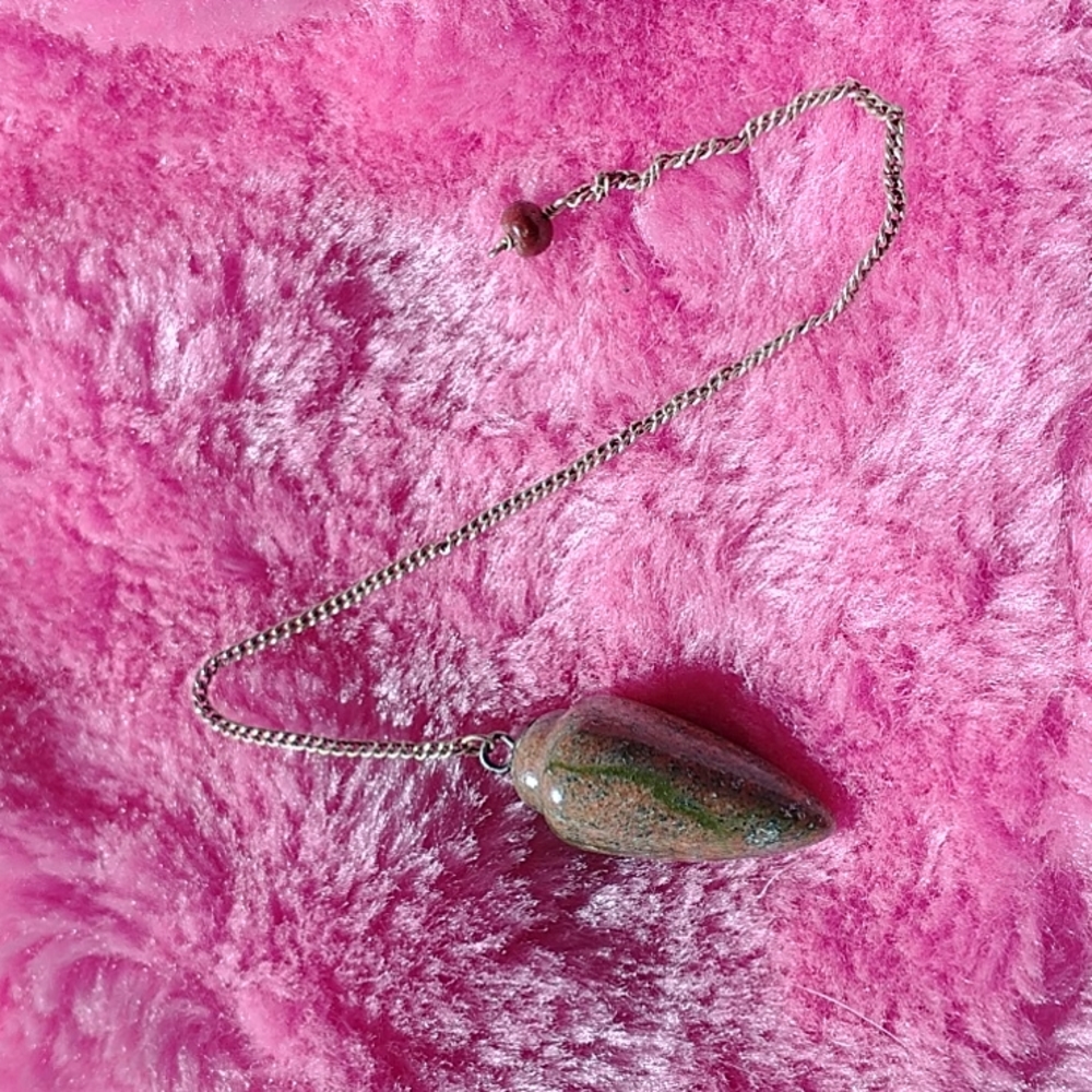 NWT Beautiful Handcrafted Unikite Pendulum